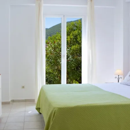 Cristina - Charming With Stone And Wood Elements In Bay Villa