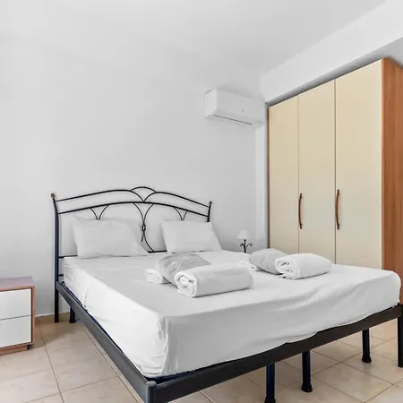 Villa Cristina - Charming With Stone And Wood Elements In Bay *