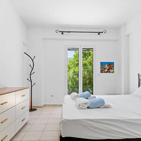 Villa Cristina - Charming With Stone And Wood Elements In Bay