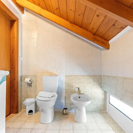 Villa Cristina - Charming With Stone And Wood Elements In Bay