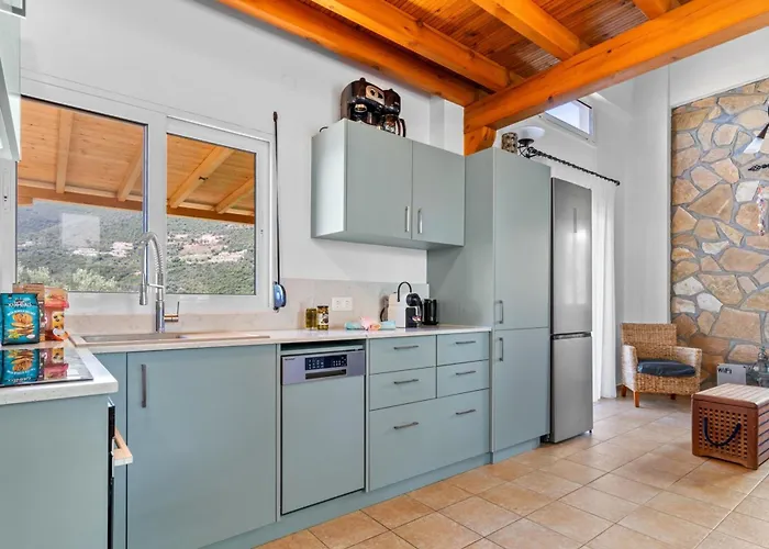 فيلة Cristina - Charming With Stone And Wood Elements In Bay سيفوتا